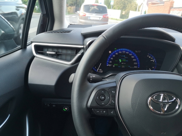 Toyota Corolla Hybrid 2019r - Bezposredni wtrysk gazu 