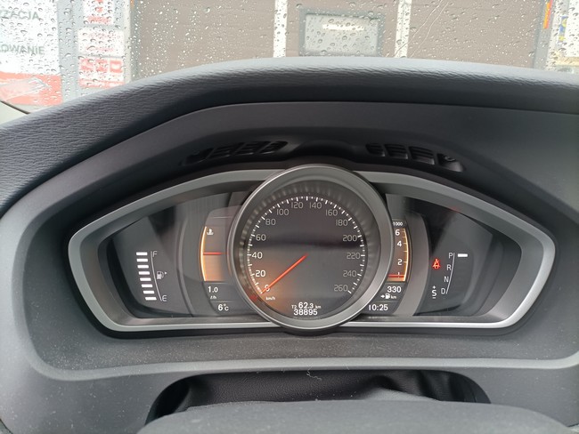 VOLVO V40 T4 2.0